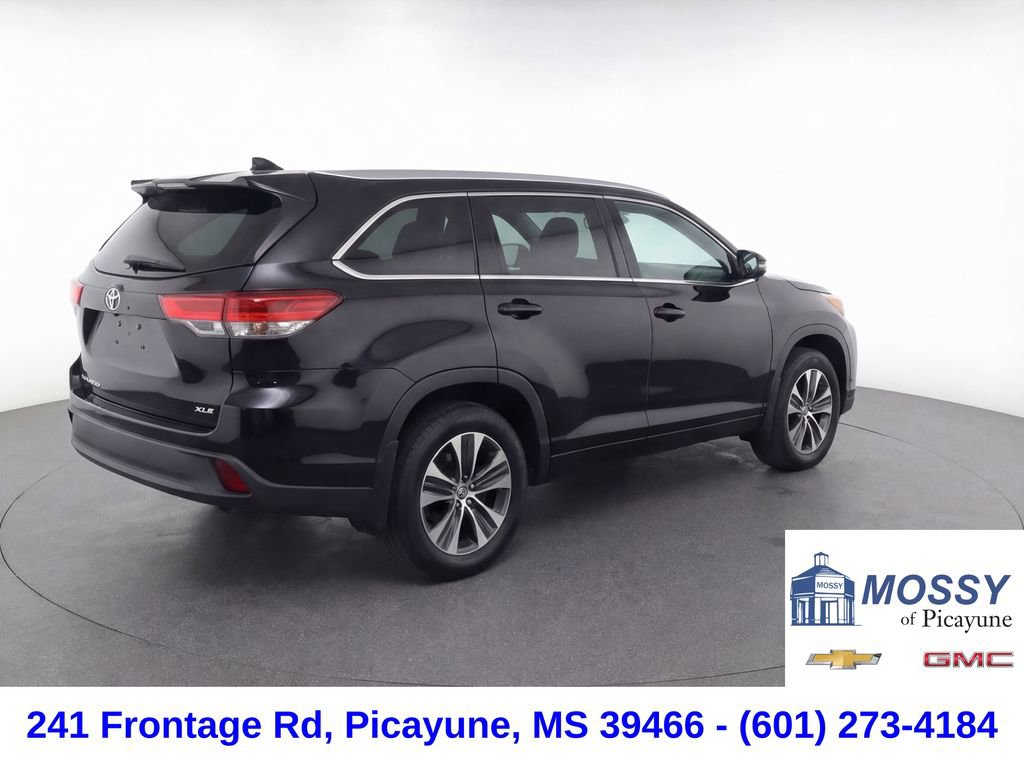 Used 2020 Toyota Highlander XLE image 4