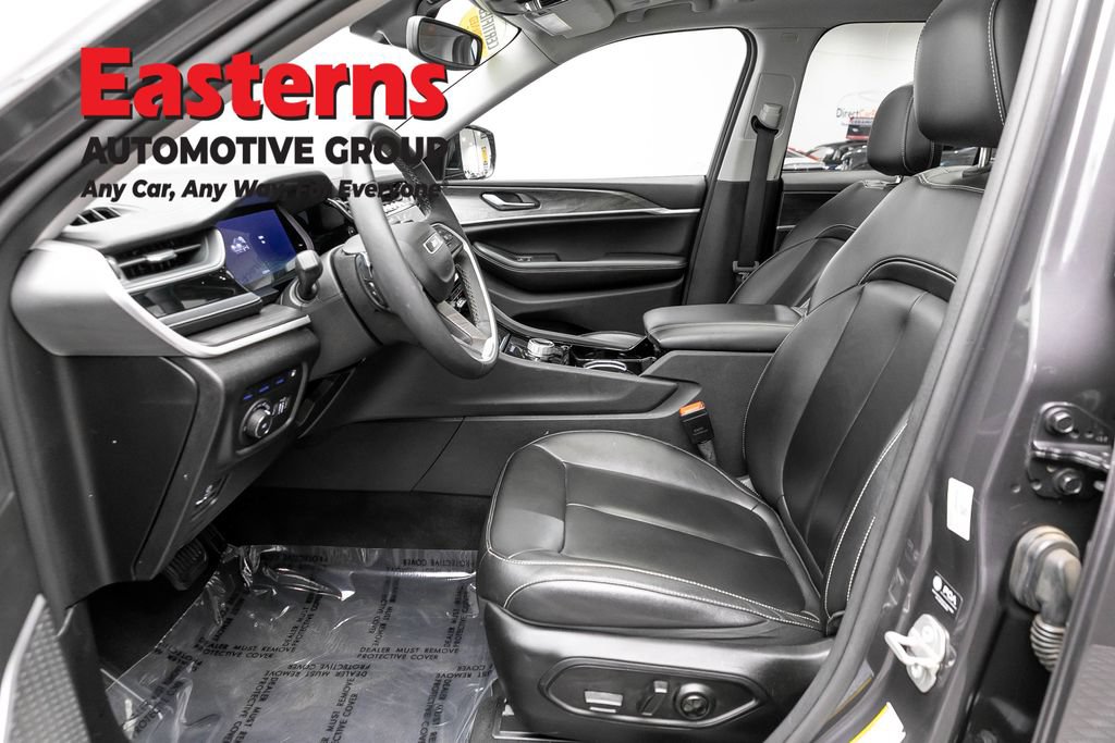 Used 2023 Jeep Grand Cherokee 4WD 4xe image 14