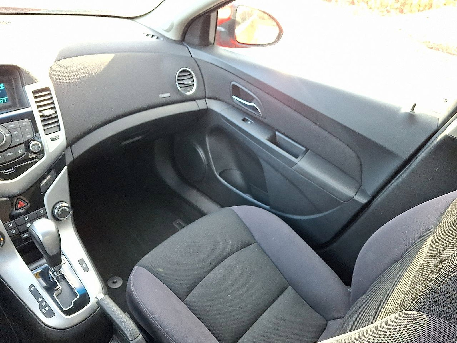 Used 2014 Chevrolet Cruze LT image 18