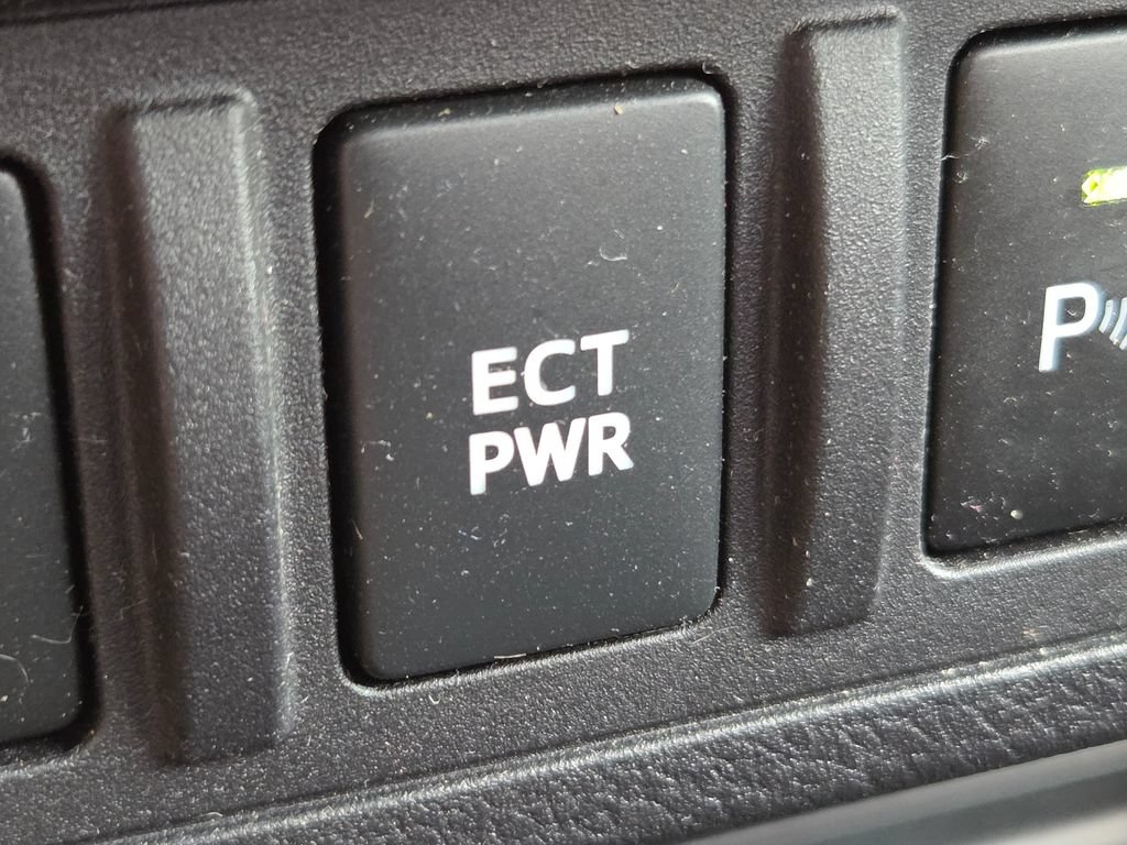 Used 2018 Toyota Tacoma TRD Sport w/ Technology Package AWD/4WD image 7