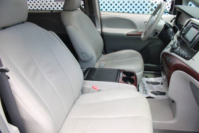 Used 2013 Toyota Sienna XLE FWD image 7