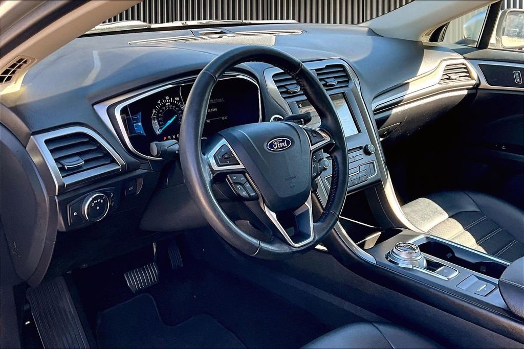 Used 2017 Ford Fusion SE w/ Equipment Group 201A image 15