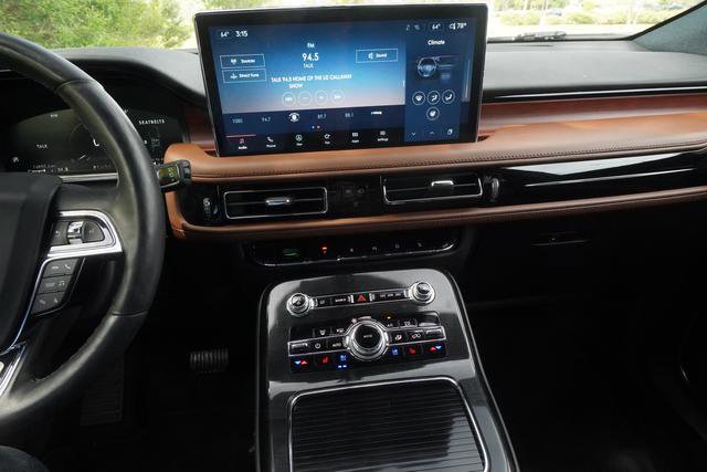 Used 2023 Lincoln Nautilus Reserve AWD/4WD image 19