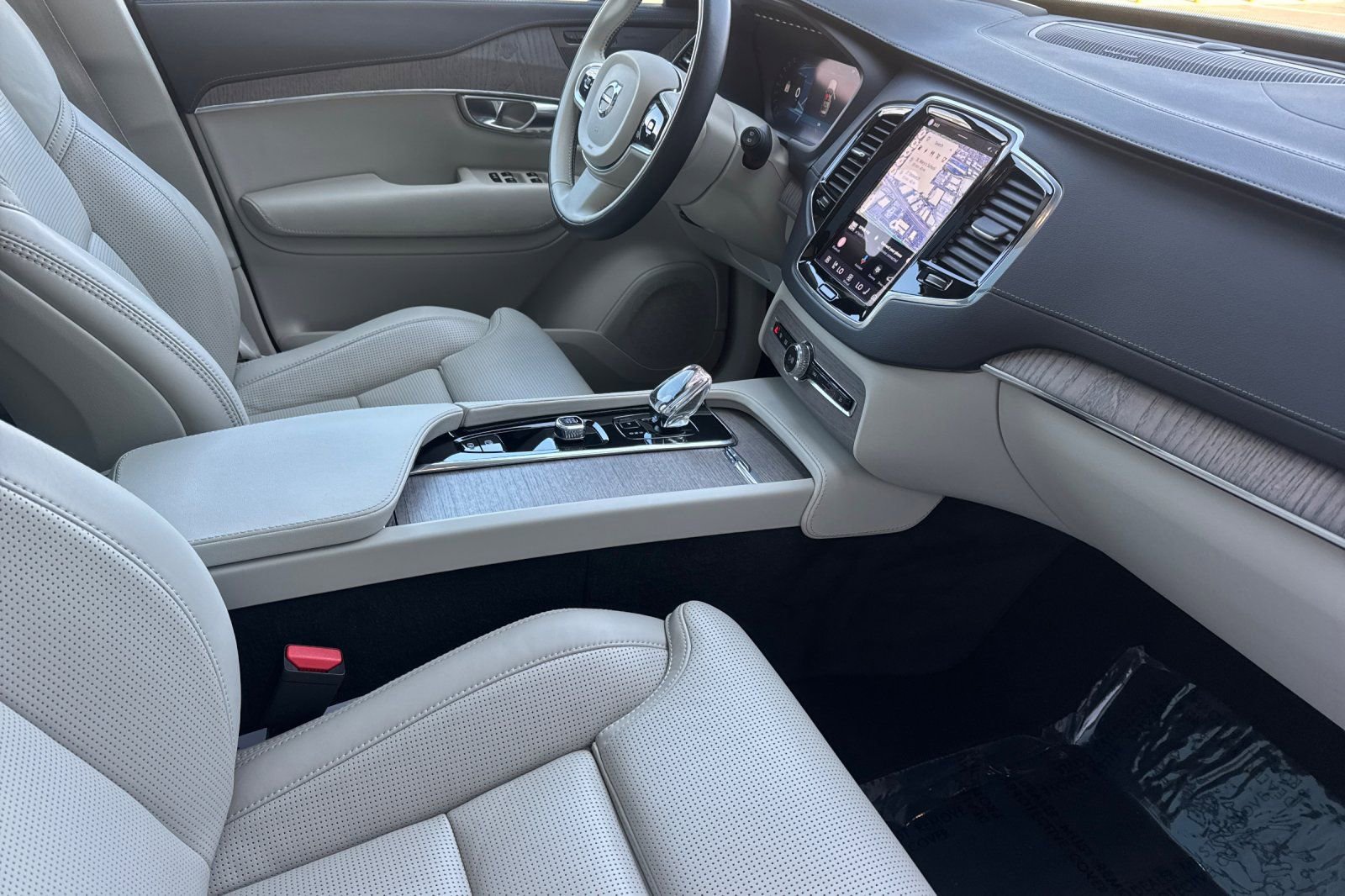 Used 2023 Volvo XC90 T8 Ultimate AWD/4WD image 18