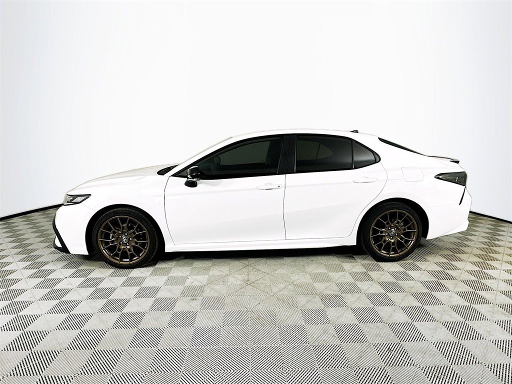 Used 2023 Toyota Camry SE image 4
