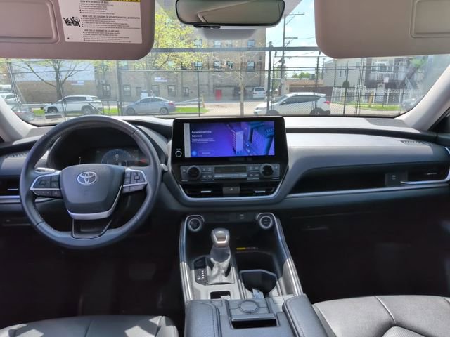 Used 2024 Toyota Grand Highlander XLE image 11