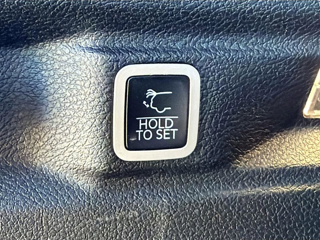 Used 2024 Jeep Grand Cherokee L Limited w/ Luxury Tech Group II image 14