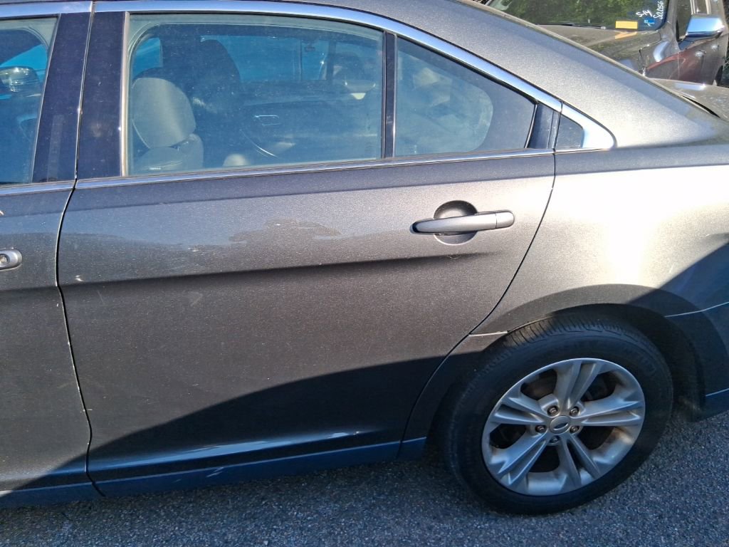 Used 2018 Ford Taurus SEL w/ Equipment Group 201A FWD image 10