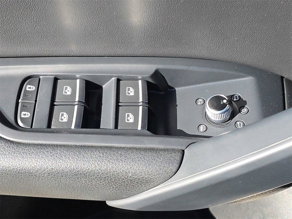 Used 2023 Audi Q5 2.0T Premium w/ Convenience Package image 23