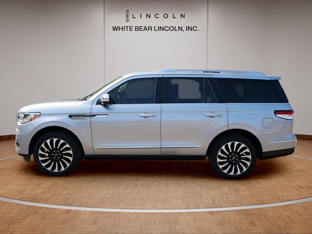 Used 2024 Lincoln Navigator Black Label image 5