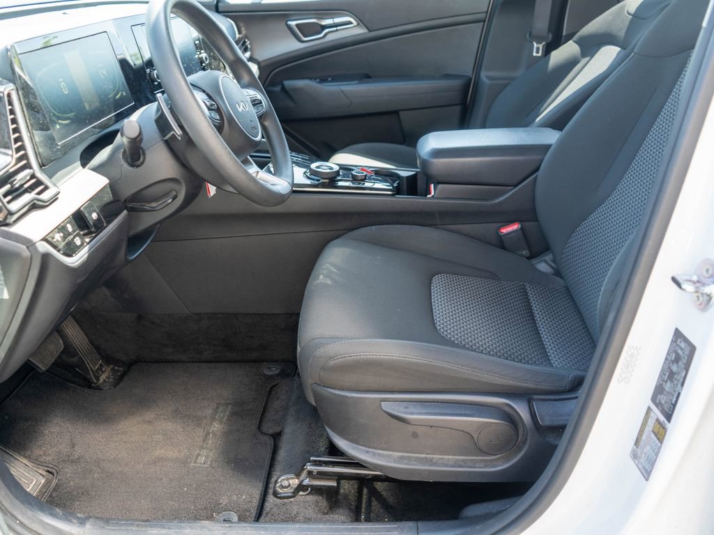 Used 2025 Kia Sportage LX AWD/4WD image 12