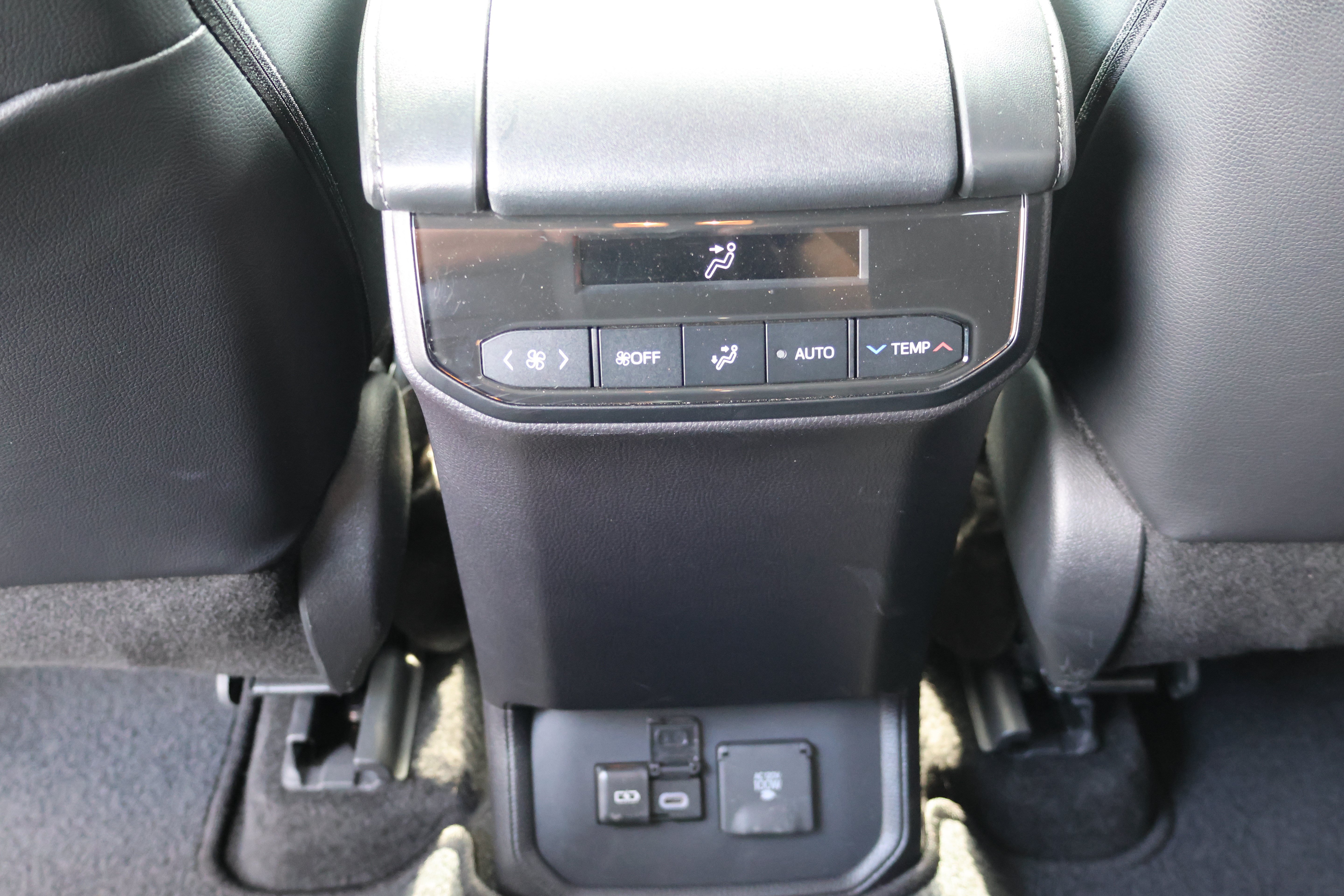 Certified 2024 Toyota Highlander Limited AWD/4WD image 17