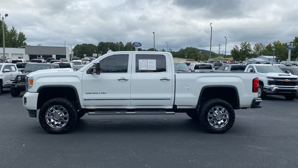 Used 2019 GMC Sierra 2500 Denali w/ Duramax Plus Package AWD/4WD image 8