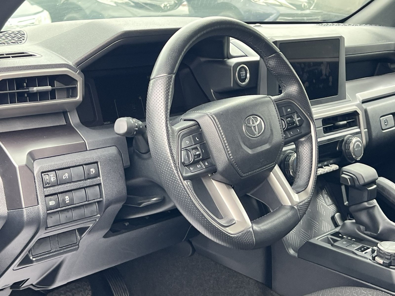 Used 2025 Toyota 4Runner SR5 AWD/4WD image 14