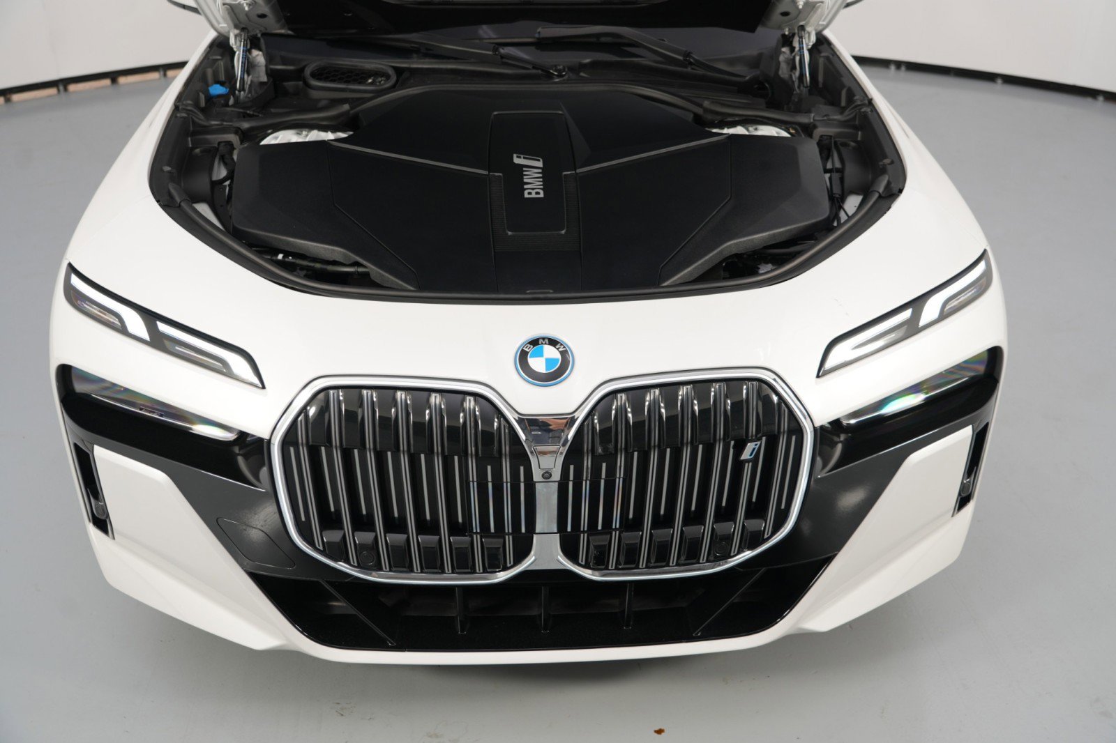 Used 2023 BMW i7 xDrive60 image 8