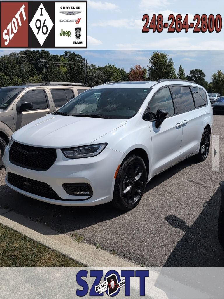 Used 2024 Chrysler Pacifica Limited w/ S Appearance Package AWD/4WD image 1