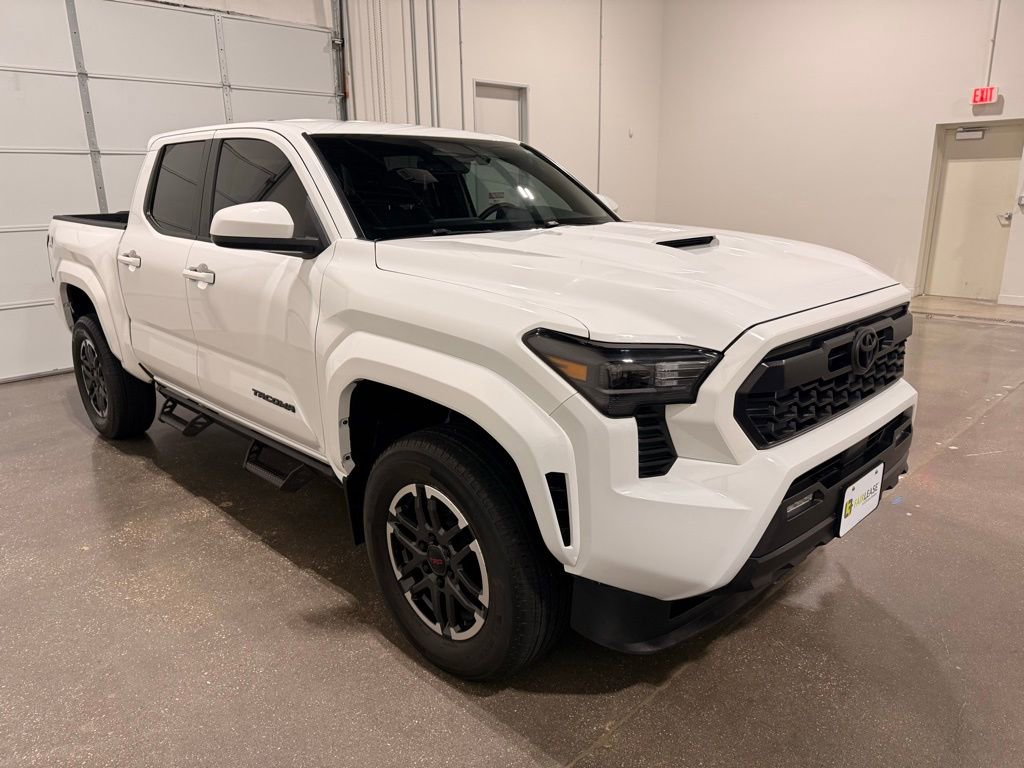 Used 2024 Toyota Tacoma TRD Sport image 3