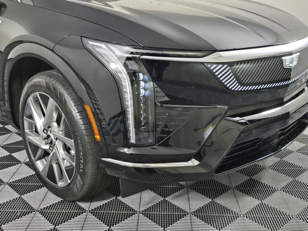 New 2026 Cadillac Optiq Luxury 1 image 14