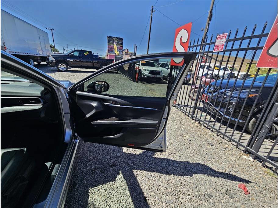 Used 2023 Toyota Camry SE image 32