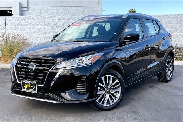 Used 2024 Nissan Kicks SV image 1