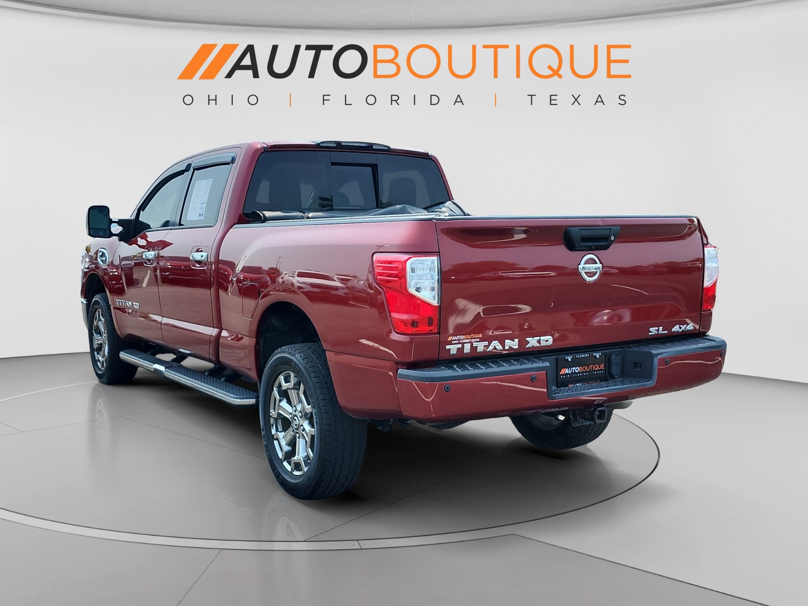 Used 2018 Nissan Titan SL w/ Chrome Package AWD/4WD image 3