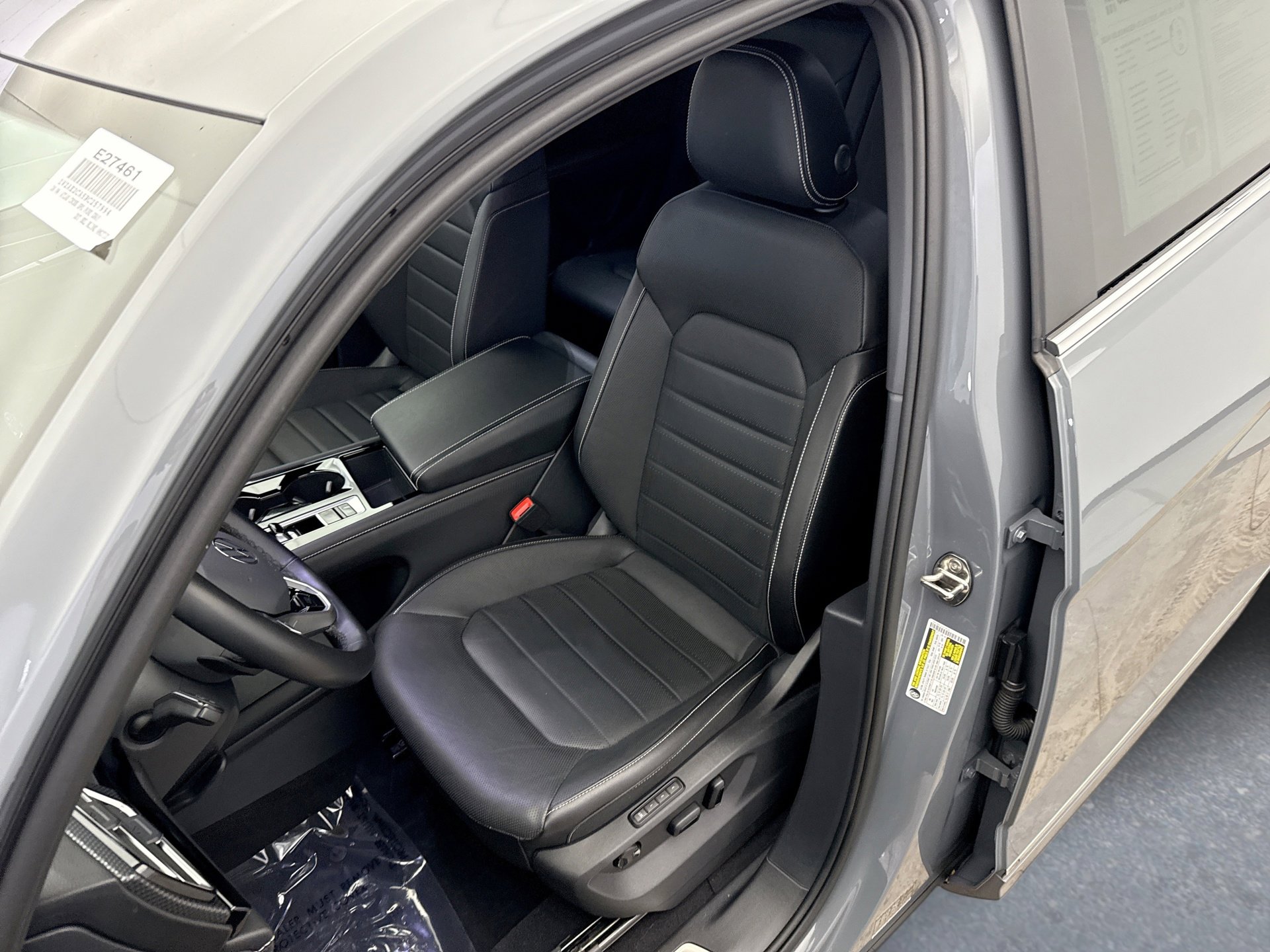 Used 2024 Volkswagen Atlas Cross Sport SEL R-Line image 11