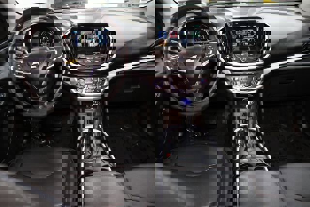 Used 2016 Chevrolet Volt LT w/ Comfort Package image 2