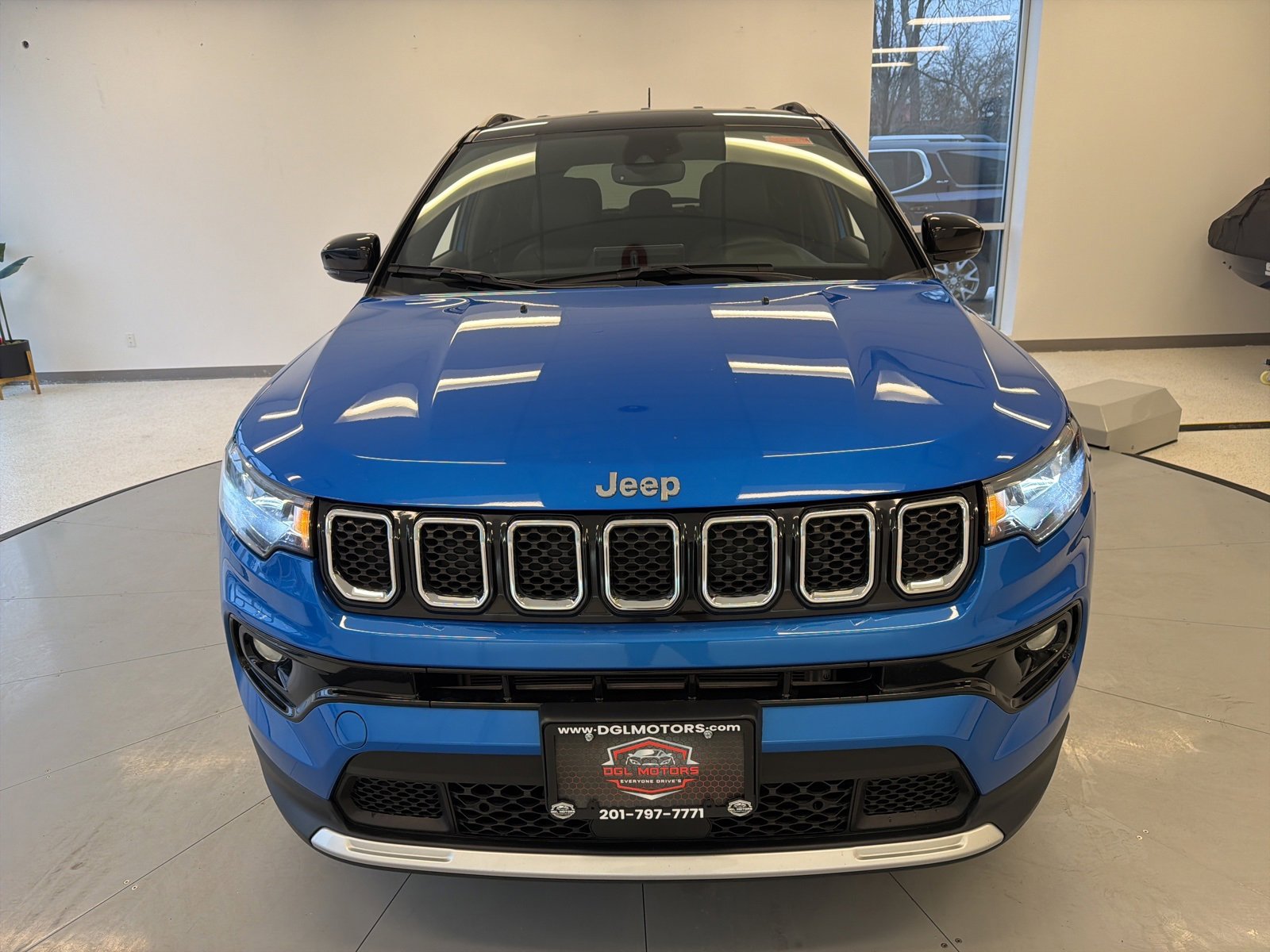 Used 2024 Jeep Compass Limited image 54