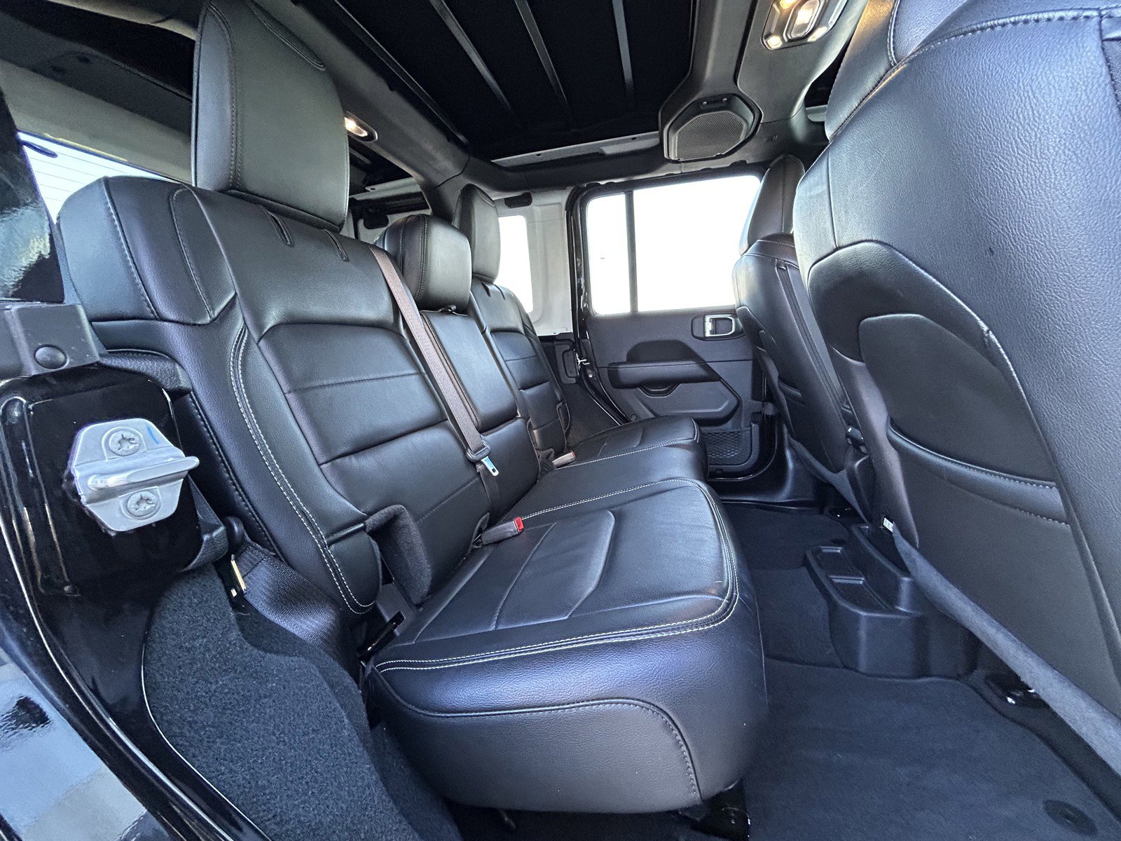 Used 2022 Jeep Wrangler Unlimited Sahara w/ Cold Weather Group image 17