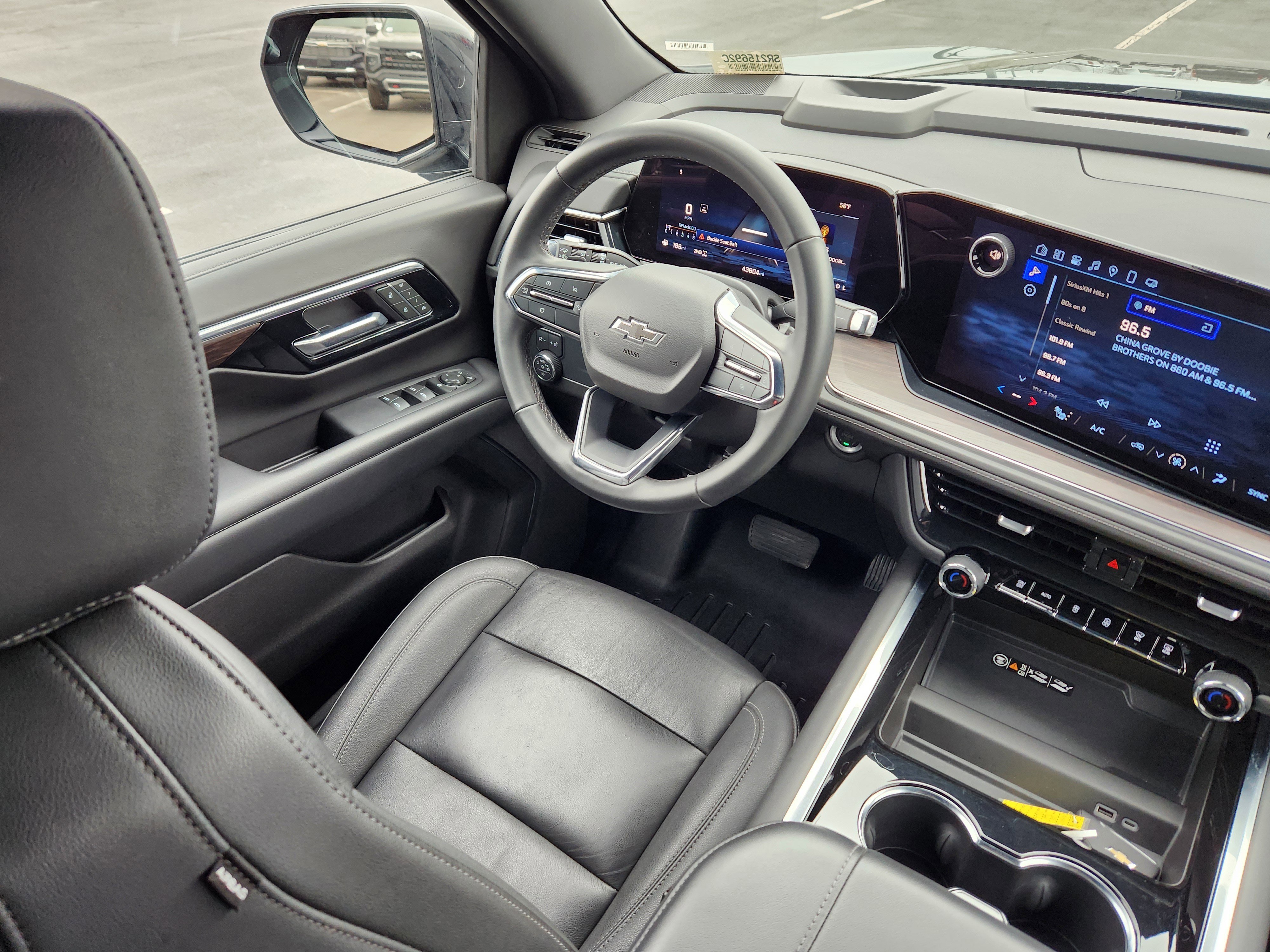Used 2025 Chevrolet Suburban Z71 image 15