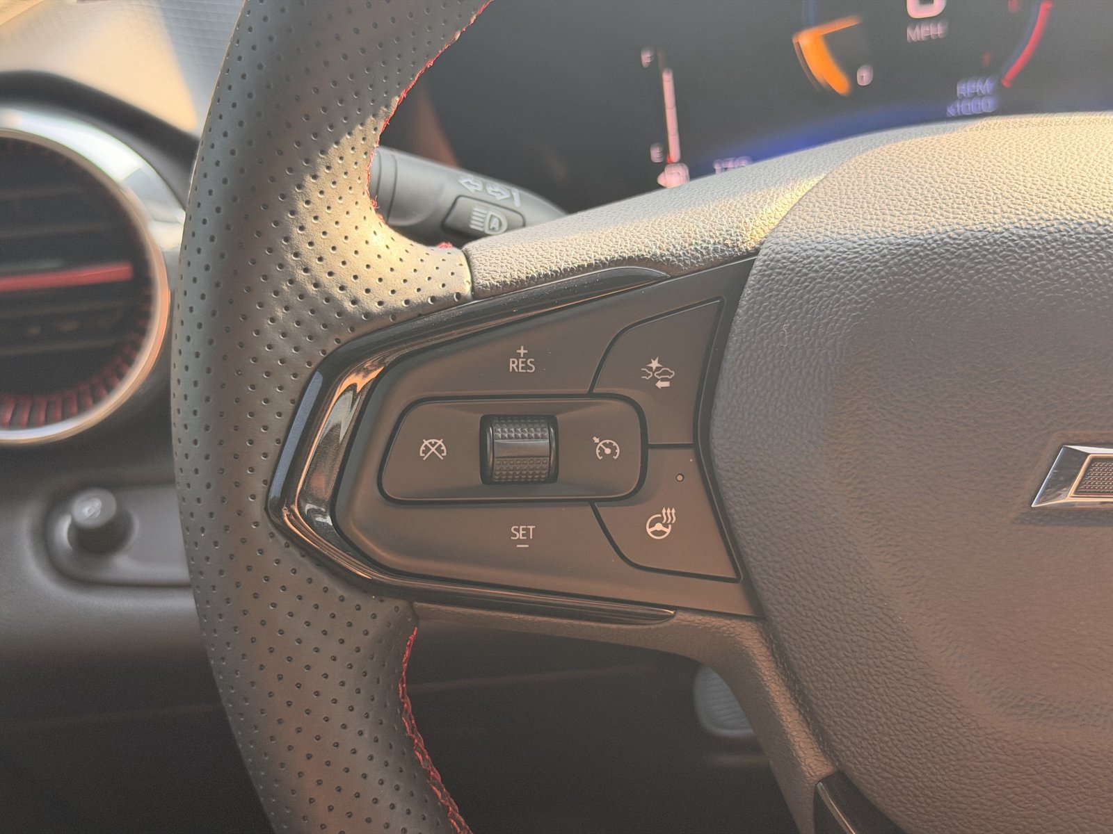 Used 2024 Chevrolet Trax RS w/ Driver Confidence Package FWD image 19