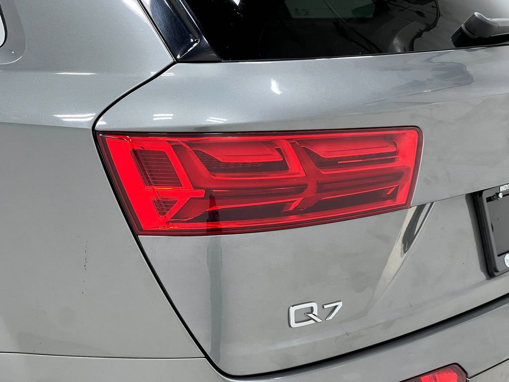 Used 2017 Audi Q7 3.0T Premium Plus AWD/4WD image 40