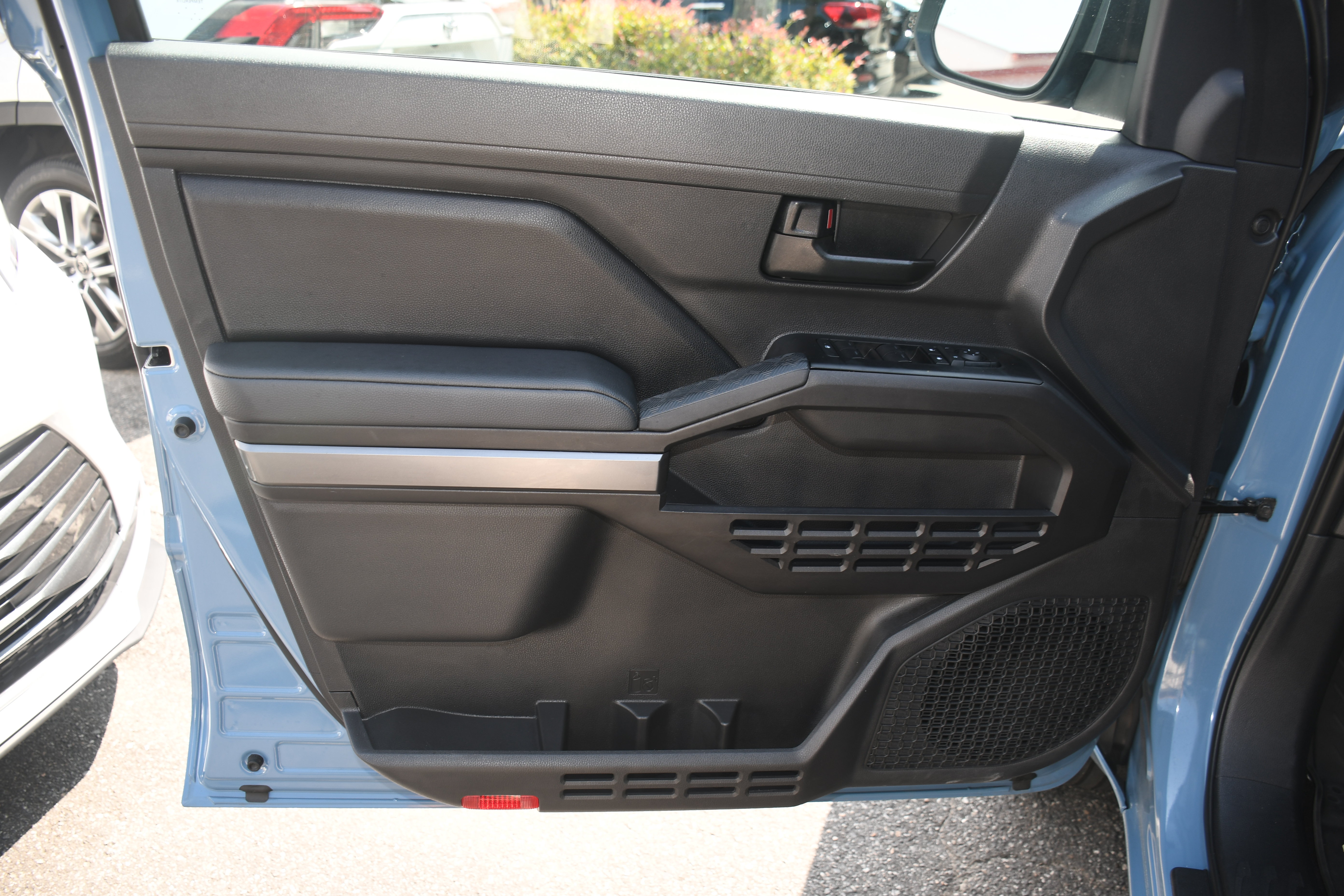 Certified 2026 Toyota Tacoma SR5 AWD/4WD image 9