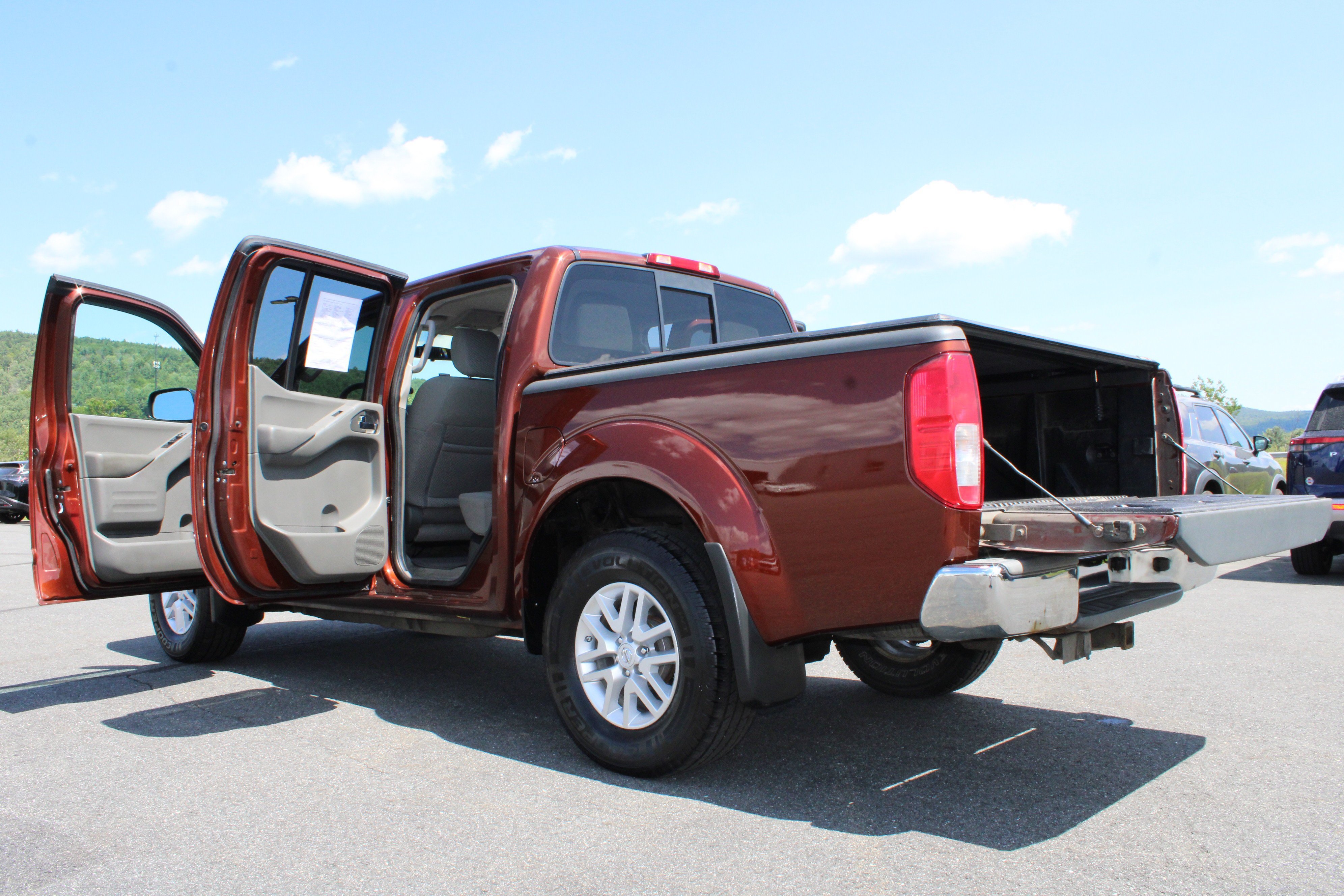 Used 2016 Nissan Frontier SV AWD/4WD image 16