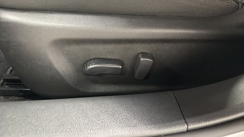 Used 2025 Nissan Altima 2.5 SV FWD image 17