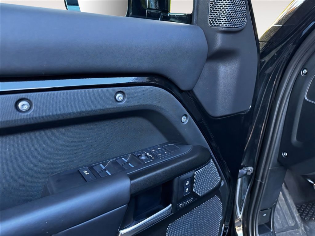Used 2023 Land Rover Defender 110 V8 image 9