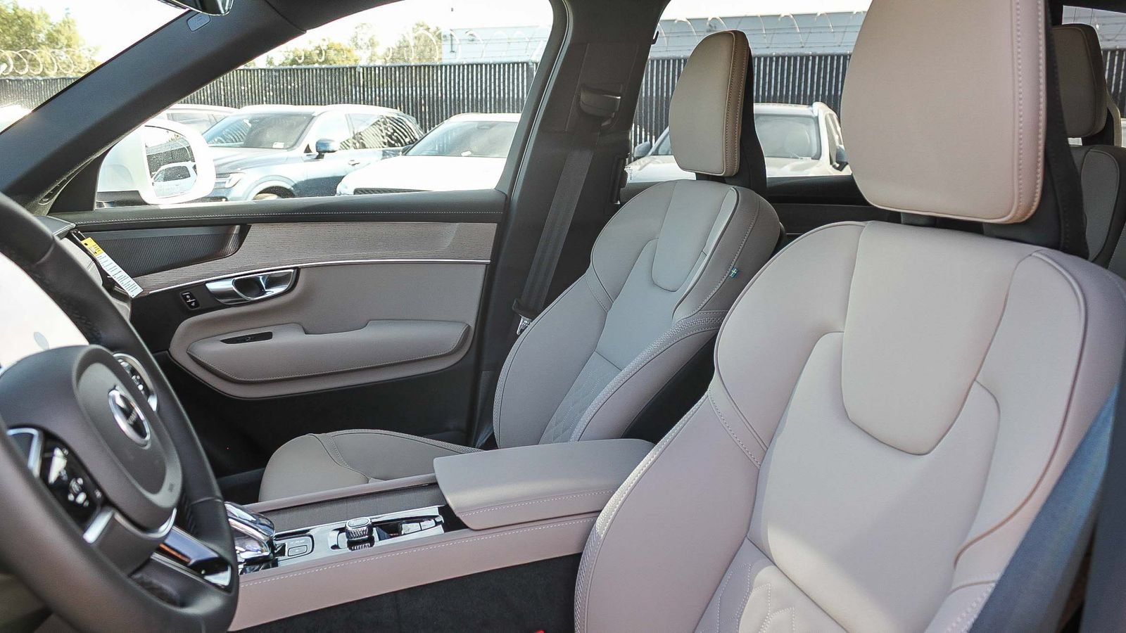 New 2026 Volvo XC90 T8 Plus w/ Protection Package Premier AWD/4WD image 19