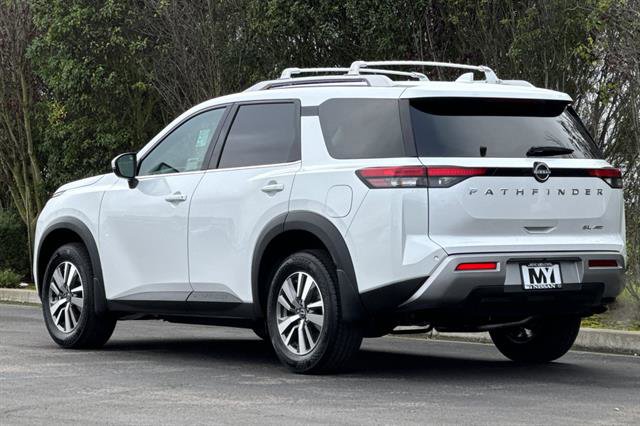 New 2025 Nissan Pathfinder SL image 6