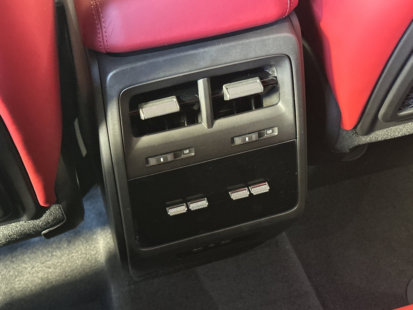 New 2026 Porsche Macan 4 Electric AWD/4WD image 15