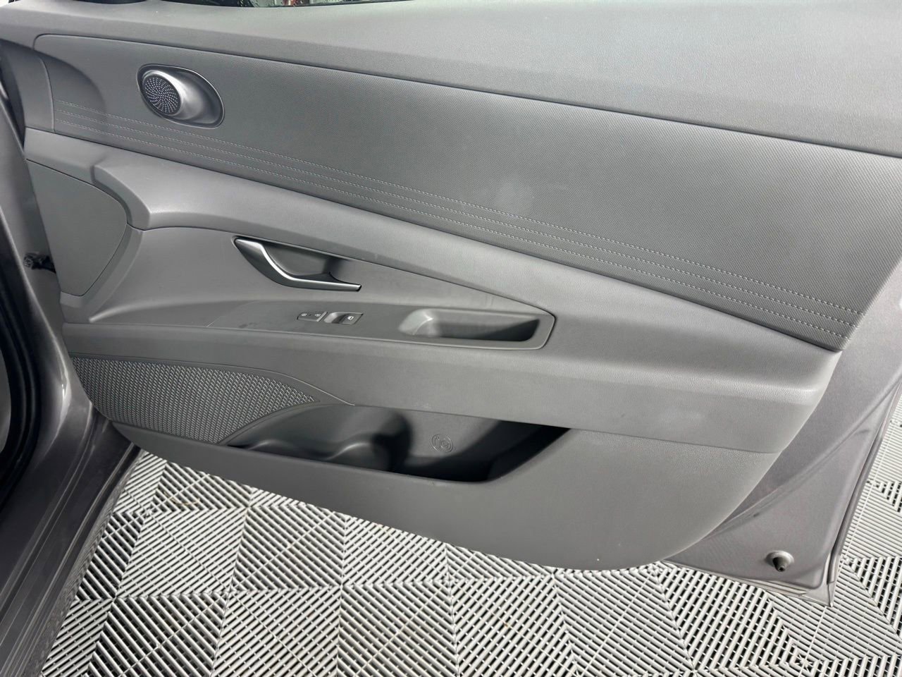 Used 2022 Hyundai Elantra SEL image 28