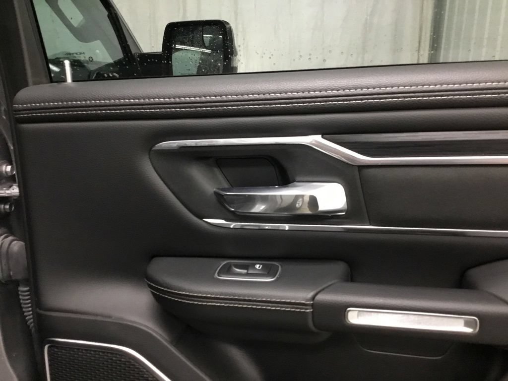 Used 2023 RAM 1500 Laramie AWD/4WD image 18