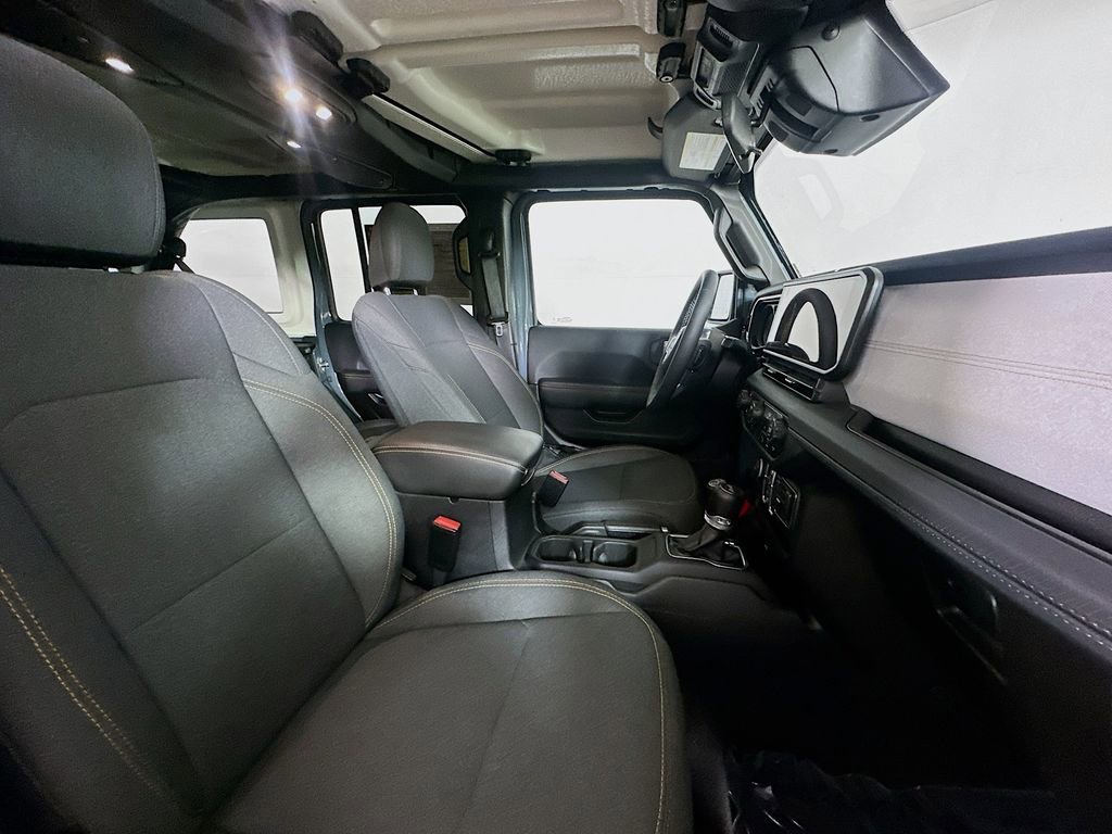 Used 2025 Jeep Wrangler Unlimited Sahara w/ Safety Group image 12