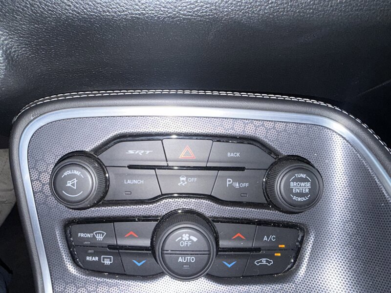 Used 2016 Dodge Challenger SRT RWD image 33