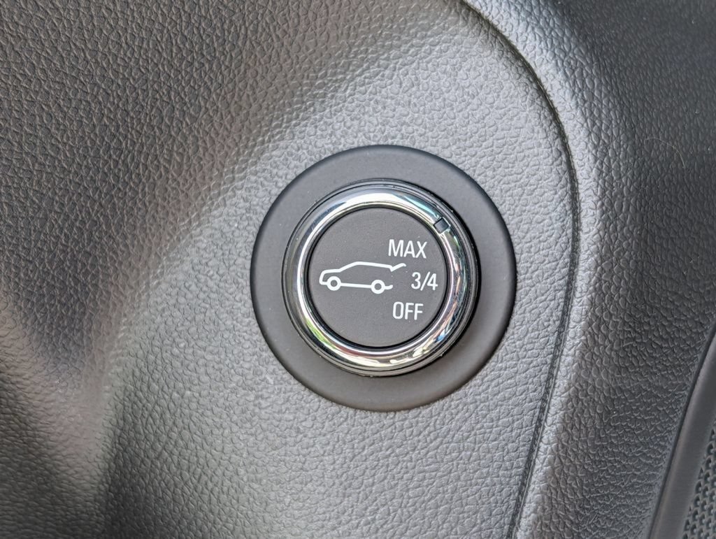 Used 2023 Buick Encore GX Essence w/ Experience Buick Package FWD image 33