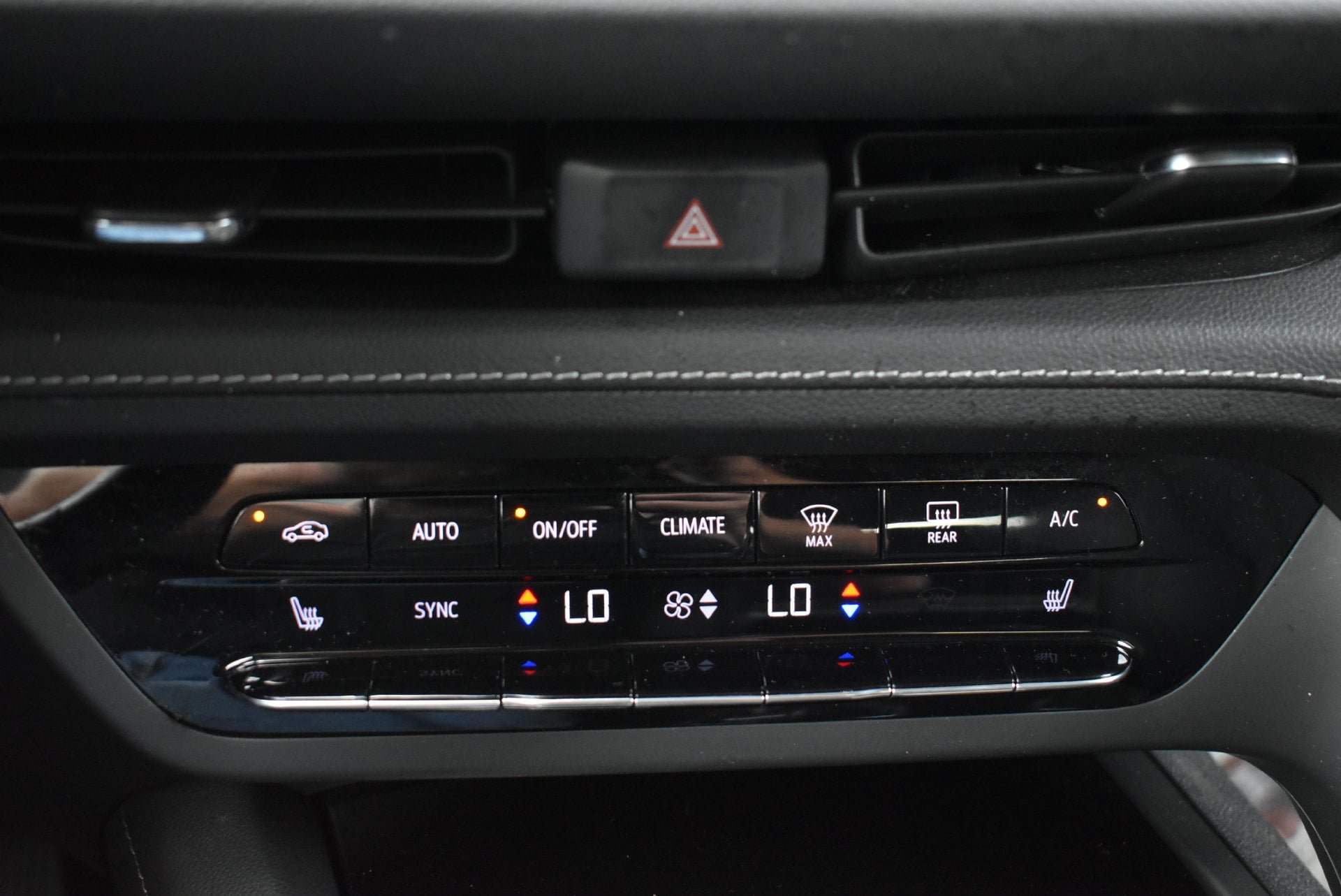 Used 2023 Buick Envision Essence AWD/4WD image 29