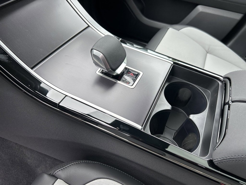 New 2026 Land Rover Range Rover Velar Dynamic SE image 13