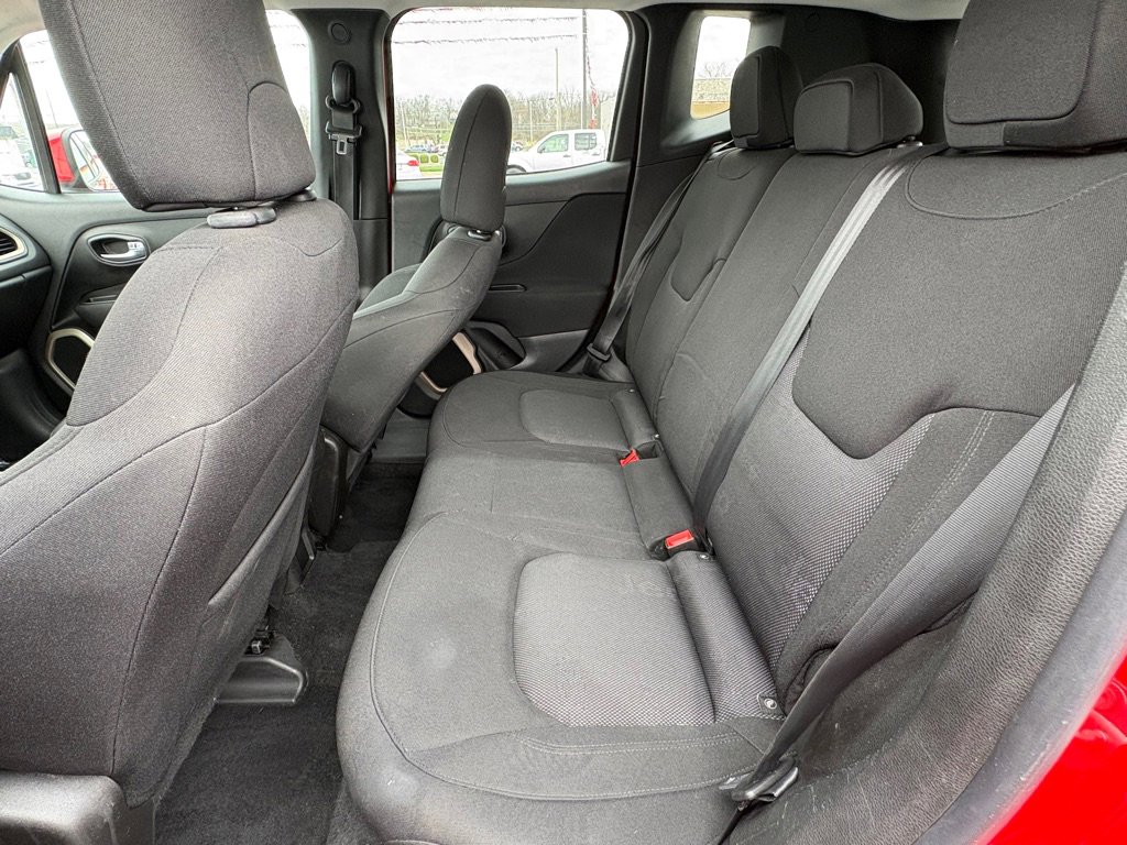 Used 2017 Jeep Renegade Latitude w/ Cold Weather Group image 12