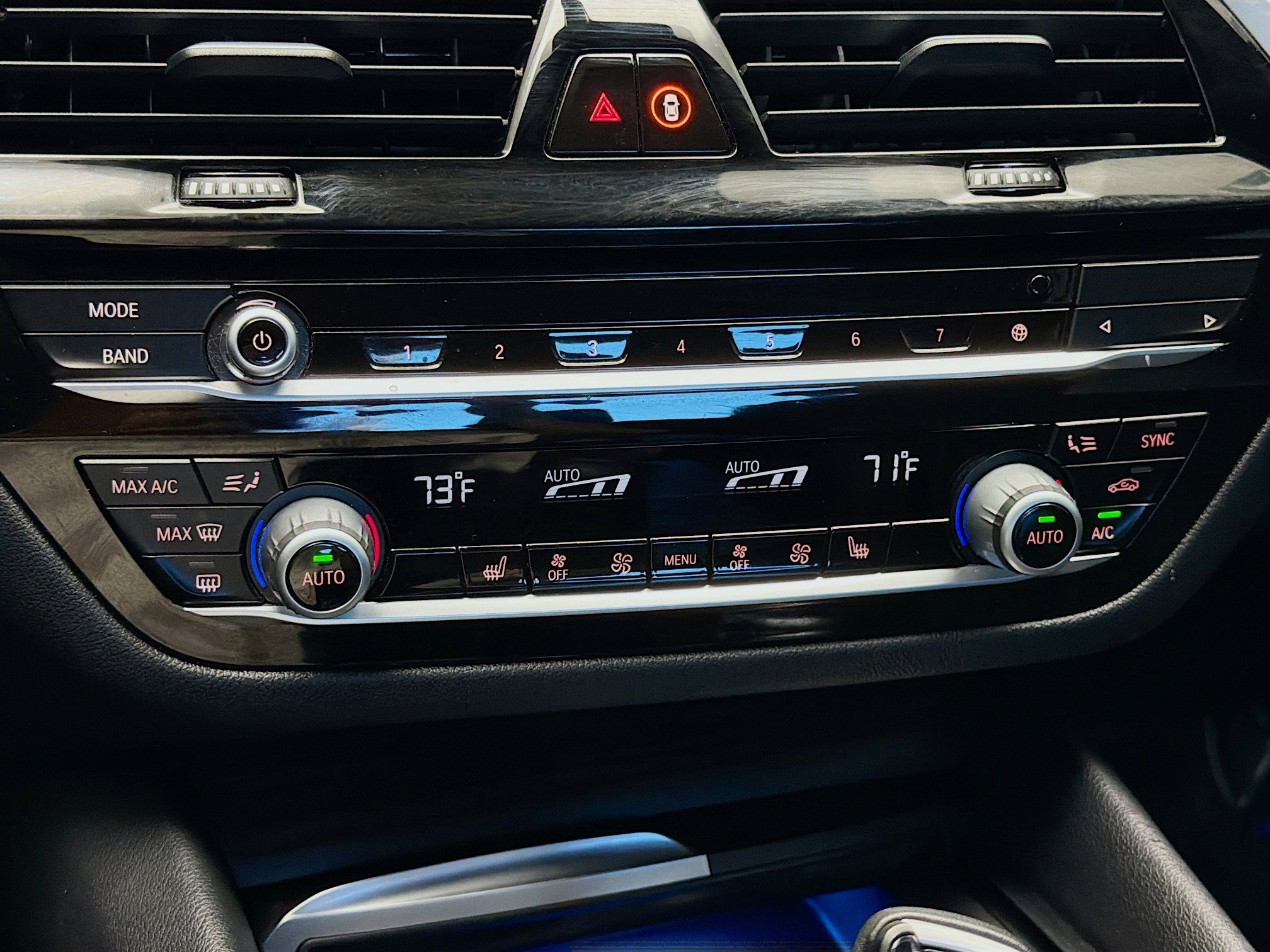 Used 2021 BMW 530e w/ Premium Package image 10