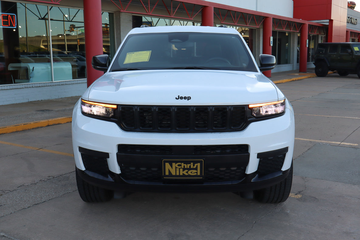 Used 2023 Jeep Grand Cherokee L Laredo AWD/4WD image 3