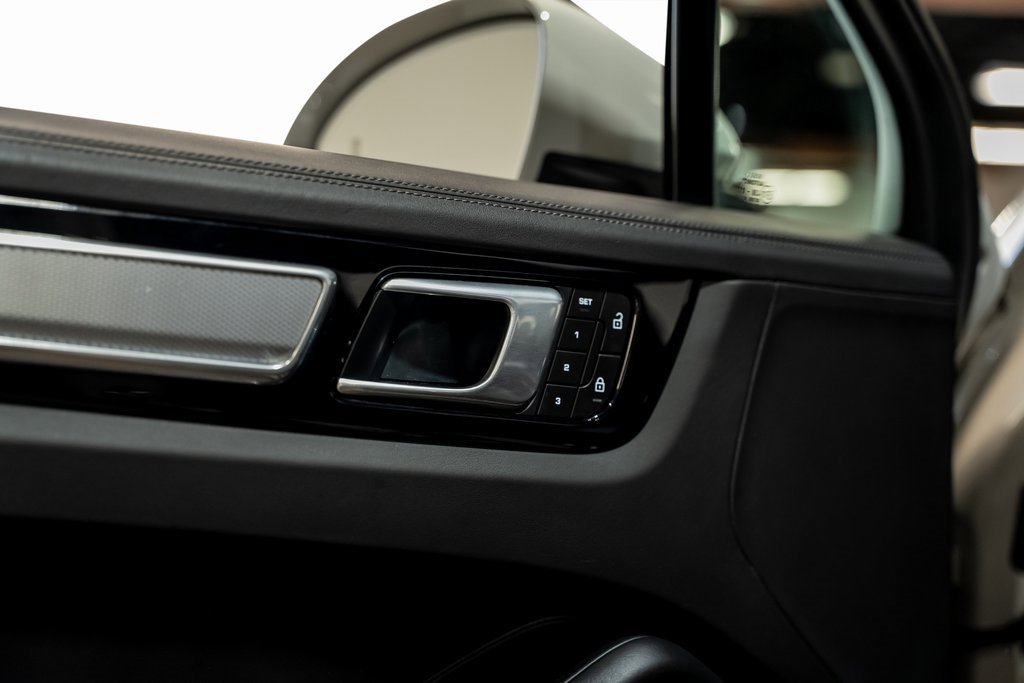 Used 2022 Porsche Cayenne S Platinum image 65